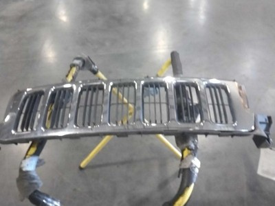 Grille Laredo VIN A 7th Digit Upper Chrome Fits 11-13 GRAND CHEROKEE 681037