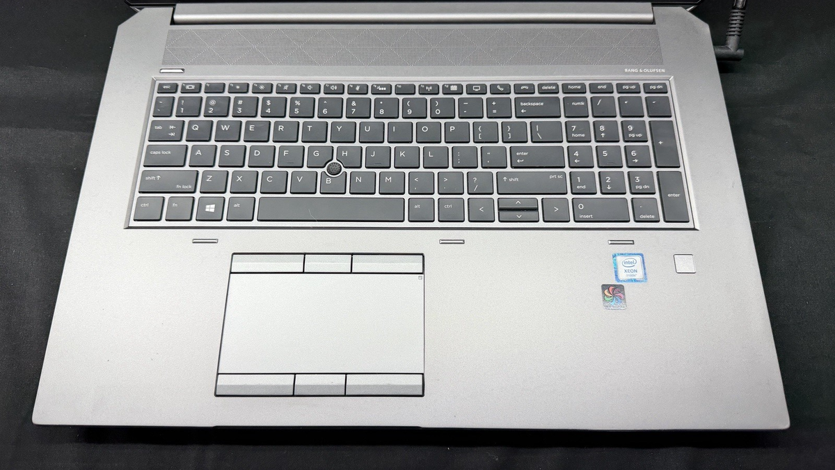 HP ZBook 17 G5 17.3” WIN 11 Xeon E-2176M 48GB RAM 2x256GB SSD (512