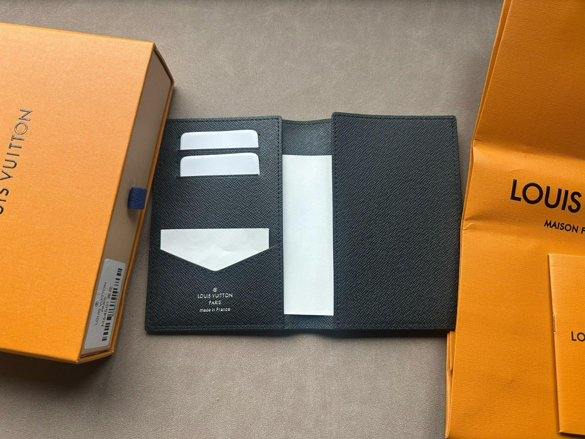 Louis Vuitton M64501 Passport Cover Monogram Eclipse Full LV
