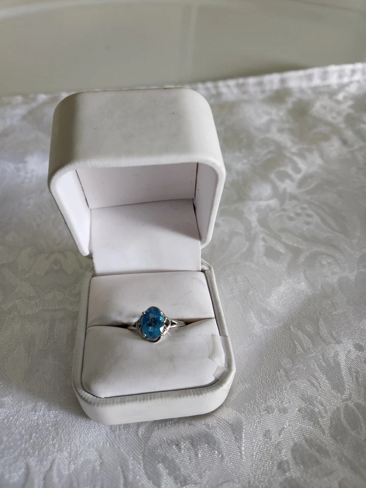 Anillo oro blanco 10k, topacio azul. Talla 7,5 Foto 4 de 4