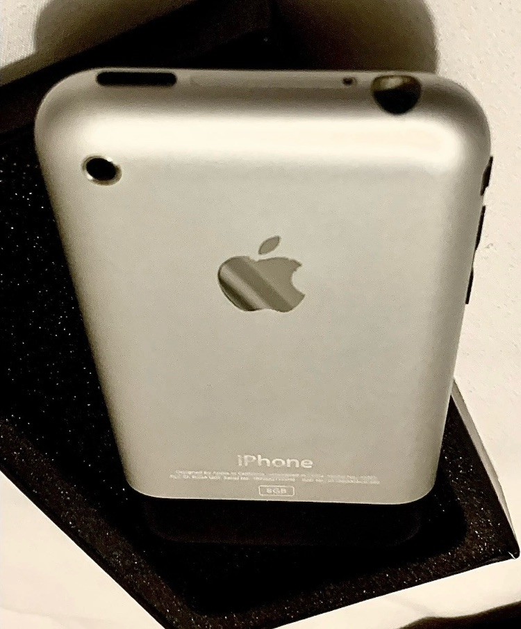 Apple 1st Generation iPhone 2G - 8 GB MA712LL/A A1203 - Near MiNT