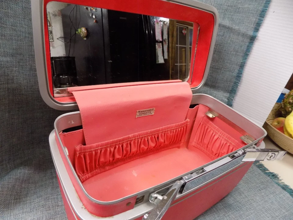 VTG Samsonite Red SILHOUETTE Train Cosmetic Makeup Travel Overnight Case - Image 4 of 4