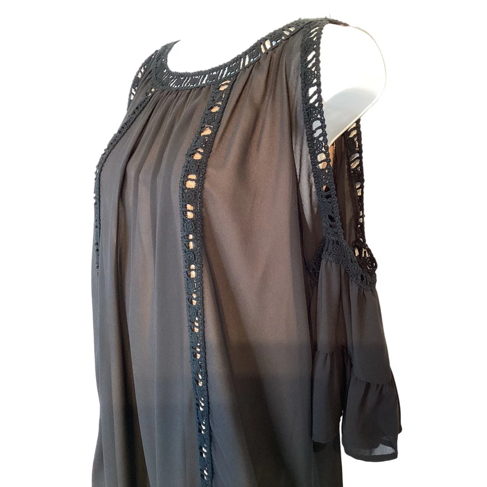 Mini Vestido INA Hombro Frío Manga Campana Crochet Cambio Negro S Foto 3 de 4