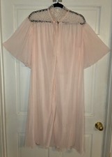 Vintage Pleated Pink Chiffon Barbizon Bellaire Robe Size Medium