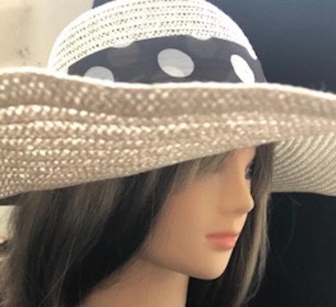 Sombrero blanco vintage de ala ancha para dama con corbata a lunares. 1970’s Foto 3 de 3