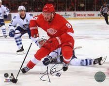 JUSTIN ABDELKADER DETROIT RED WINGS SIGNED 8x10 PHOTO w/ COA