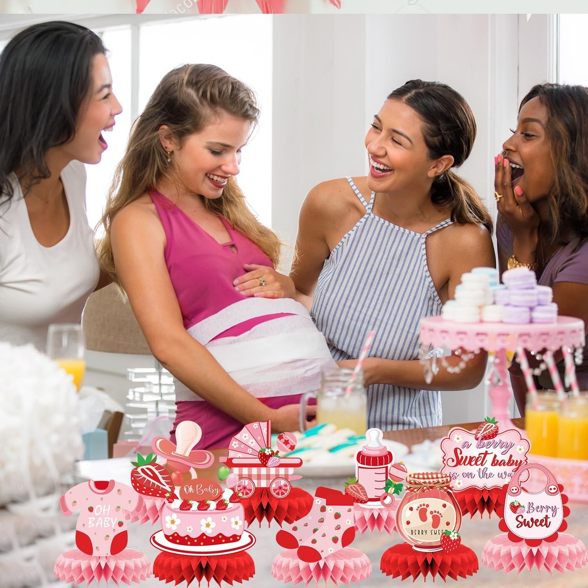 Tovaglia Per Baby Shower A Tema Fragola – 3 Pezzi In Plastica, 221x130 Cm, 'A Berry Sweet Baby Is On The Way' - 2