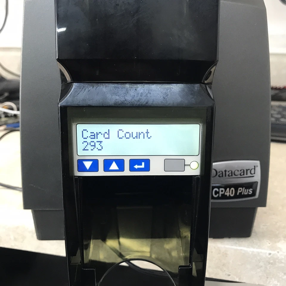 Impresora de tarjetas de identificación DataCard CP40 Plus, (293) recuento de tarjetas *FUNCIONA* VER DESCRIPCIÓN Foto 2 de 4