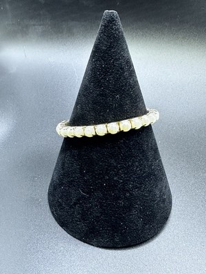 Hübsches goldfarbenes dehnbares elastisches Kunstperlenarmband 