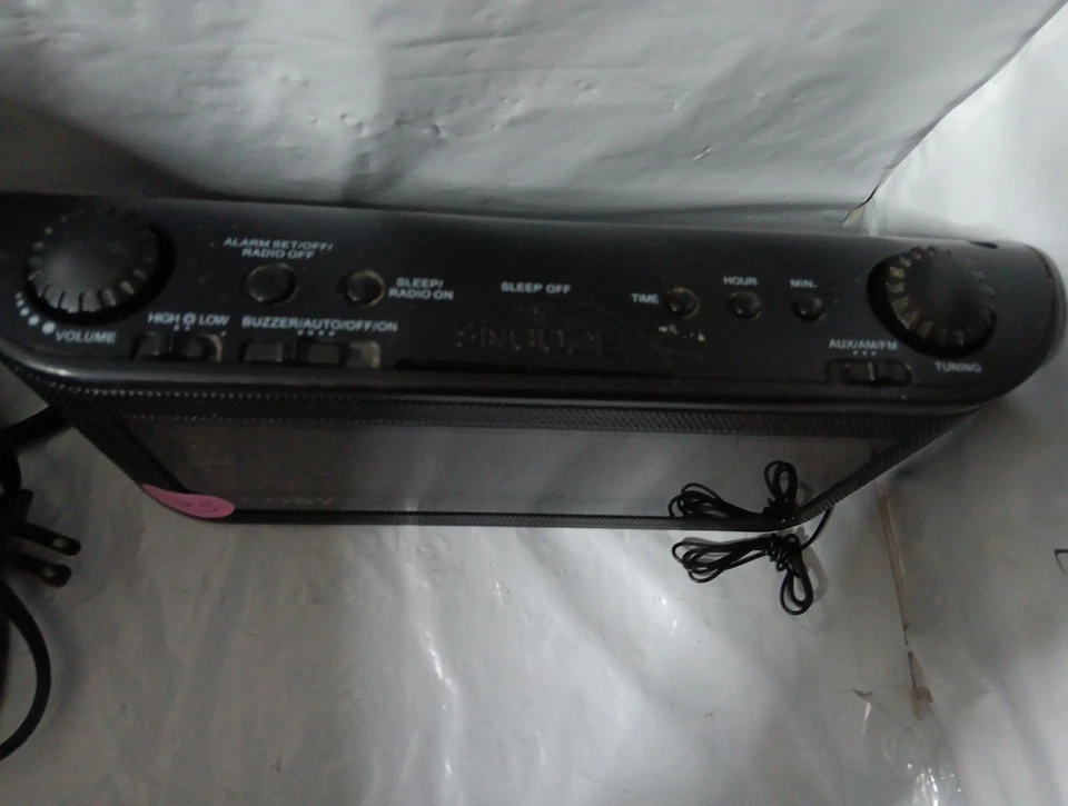 COBY AM/FM Radio / Alarm Clock CR- A108 - Image 2 of 4
