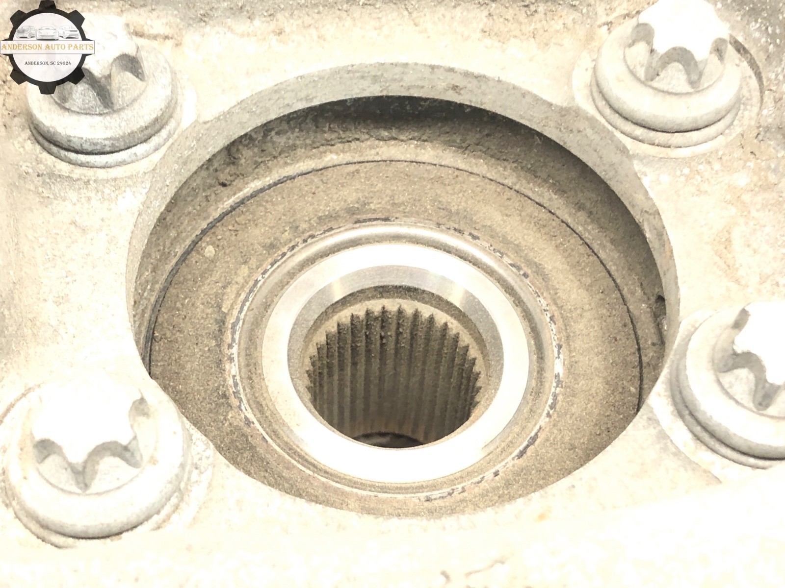 2017-2020 MASERATI LEVANTE AWD 3.0L LEFT DRIVER REAR SPINDLE KNUCKLE HUB OEM