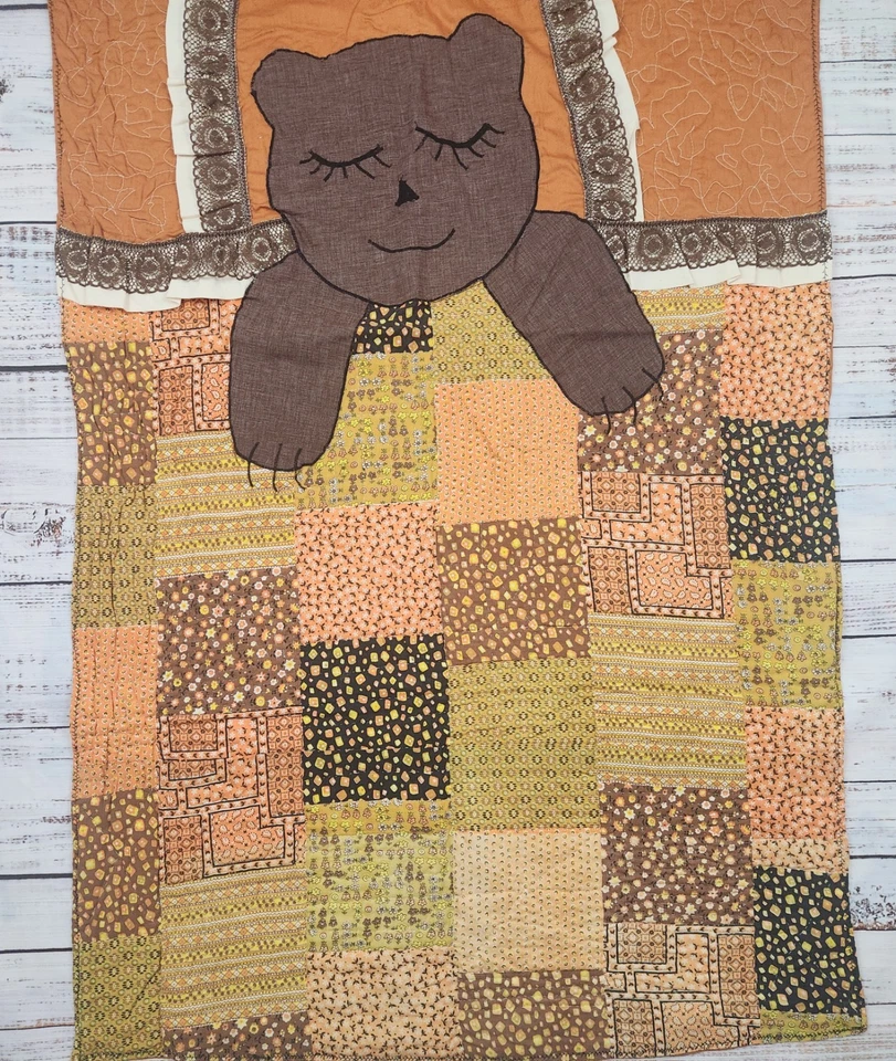 Edredón de retazos de oso dormido hecho a mano vintage de roble años 70 - borde de encaje marrón/naranja Foto 3 de 4