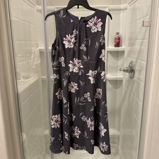 Banana Republic - Gray Floral Print/Round neck W/pleated accent/Sleeveless/Sz 8