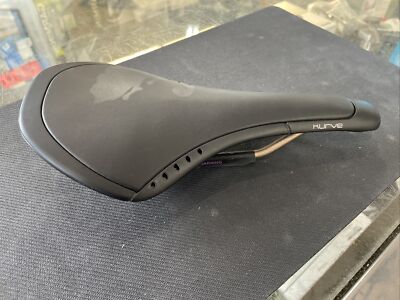 Fizik Kurve Chameleon Titanium Saddle Black Red Road Gravel