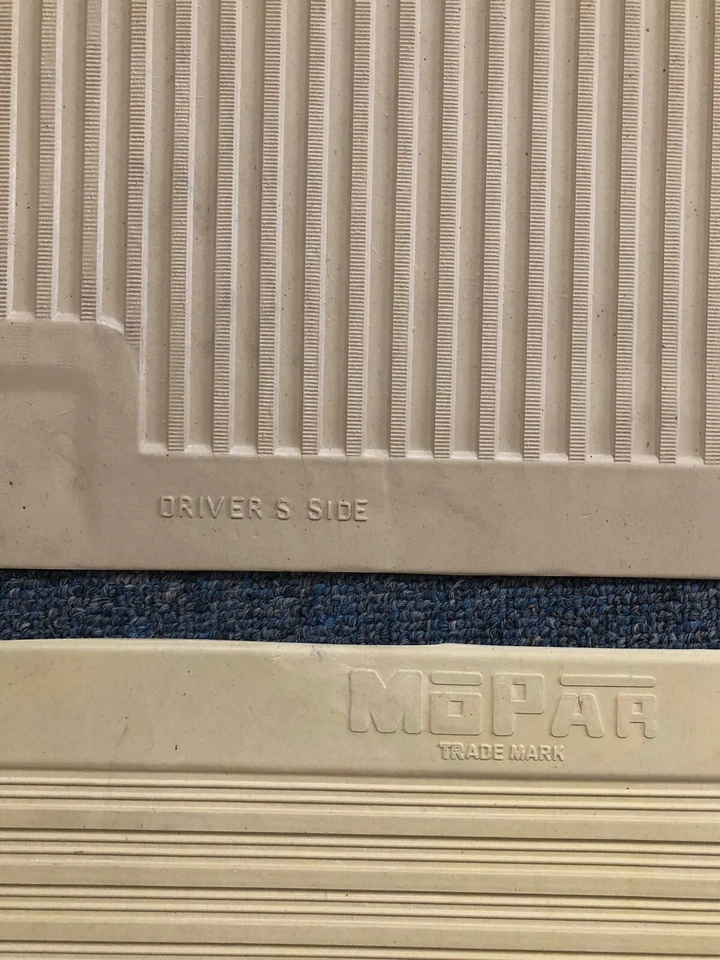 Комплект передних и задних напольных ковриков для салона Chrysler Plymouth Dodge DeS 1955-1961 годов выпуска - Изображение 3 из 4