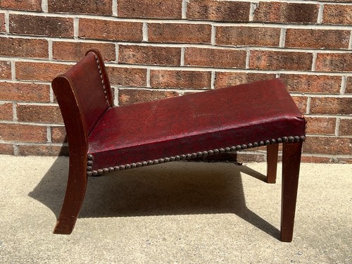 ANTIQUE GOUT FOOTSTOOL MISSION OAK STYLE ARTS & CRAFT RED VINYL RARE NAILHEAD