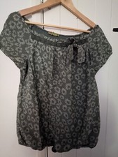 N & Willow Green blouse with lovely flower design - Size M
