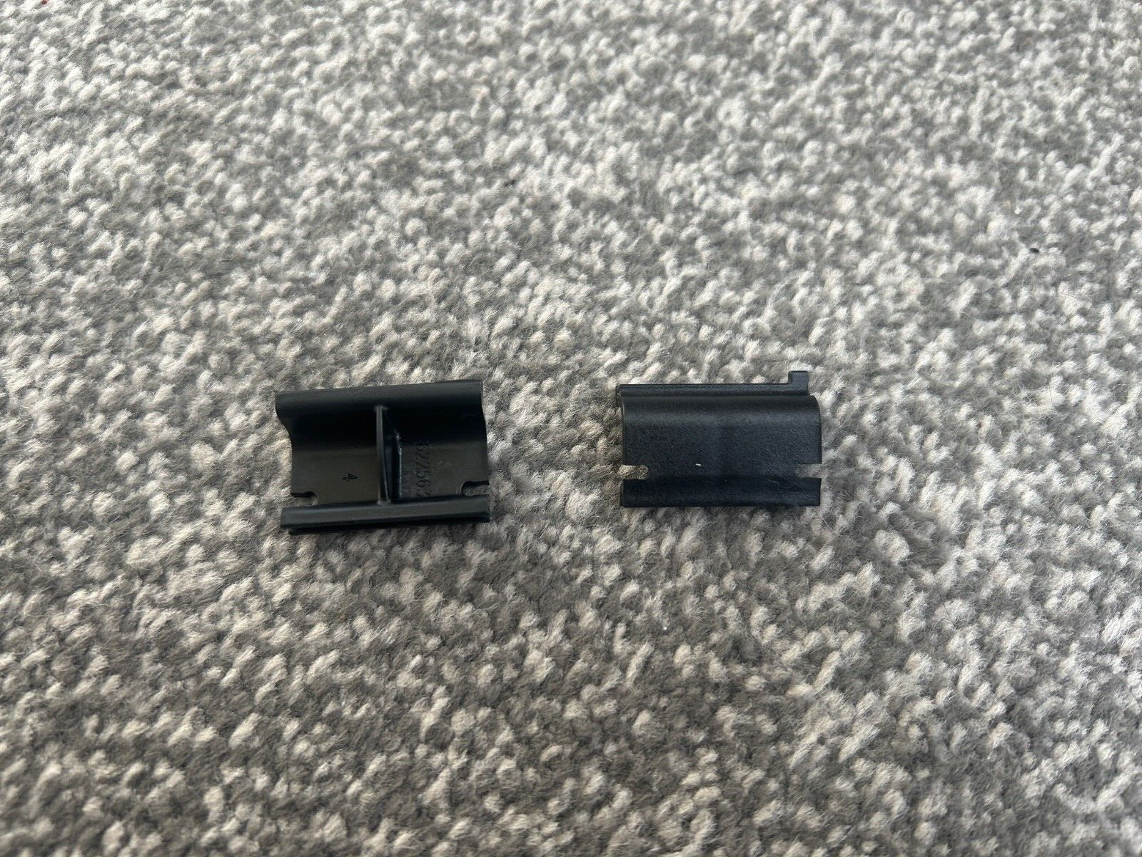Thetford SR Fridge Vent Lock Clips Caravan Motorhome 628449 - Image 4