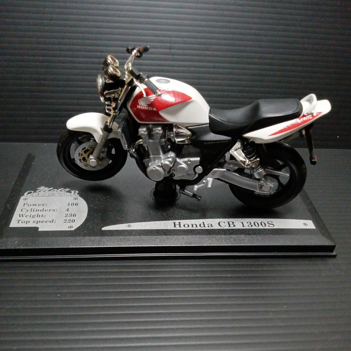 ソリド 1/18 Moto COLLECTOR ホンダ CB1300 大型バイク ソリド 1/18 Moto COLLECTOR ホンダ CB1300 大型バイク - メルカリ