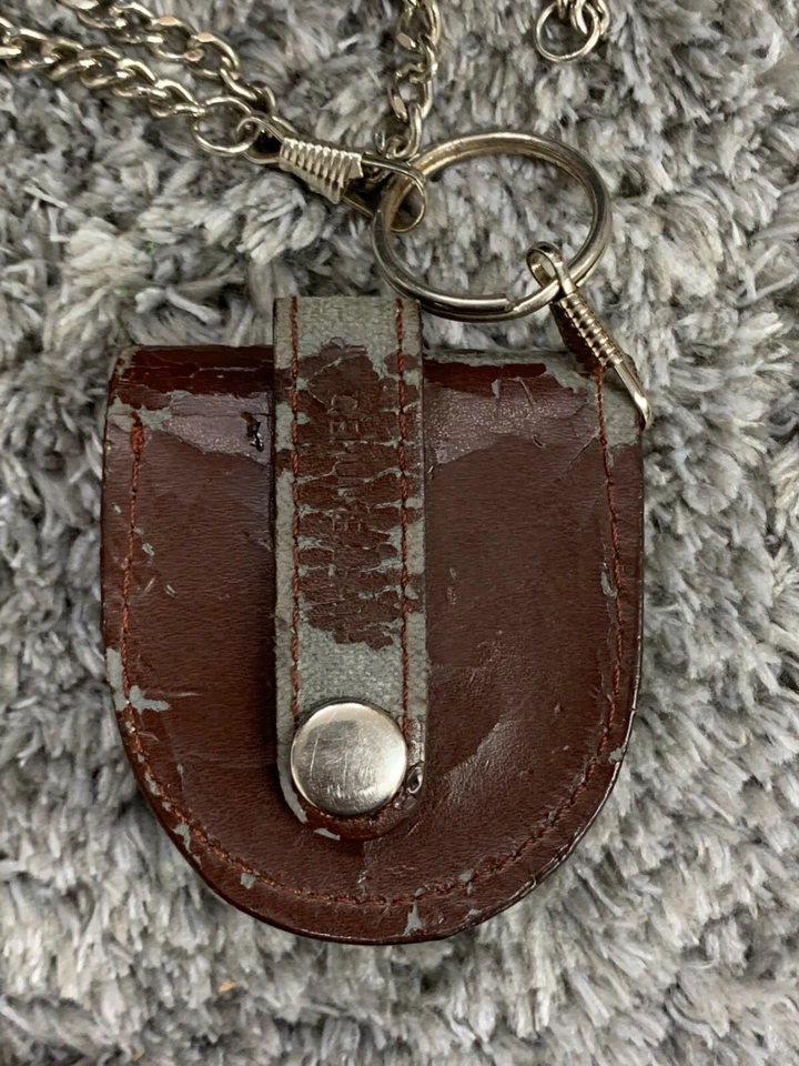 Карманные кварцевые часы Tommy Hilfiger серебристые с черным циферблатом с чехлом (непроверенные) - Изображение 4 из 4