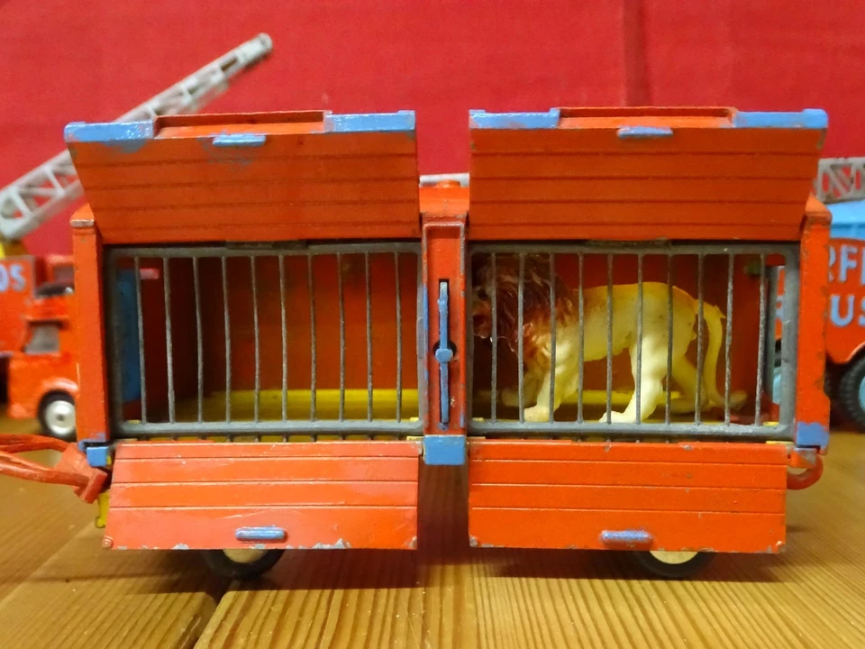 JOB LOT OF 9 1960/70s VINTAGE CORGI TOYS CHIPPERFIELDS CIRCUS DIECAST VEHICLES - Image 3 of 4