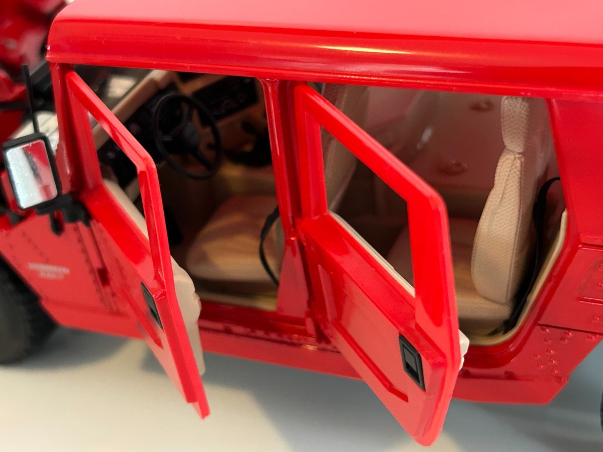 Maisto Hummer 4 Door Wagon Special Edition RED Die Cast Model 1:18