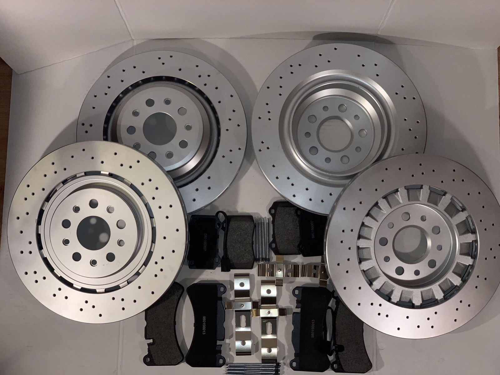 Maserati Ghibli SQ4 Quattroporte AWD Front & Rear Rotors and Brake Pads Set