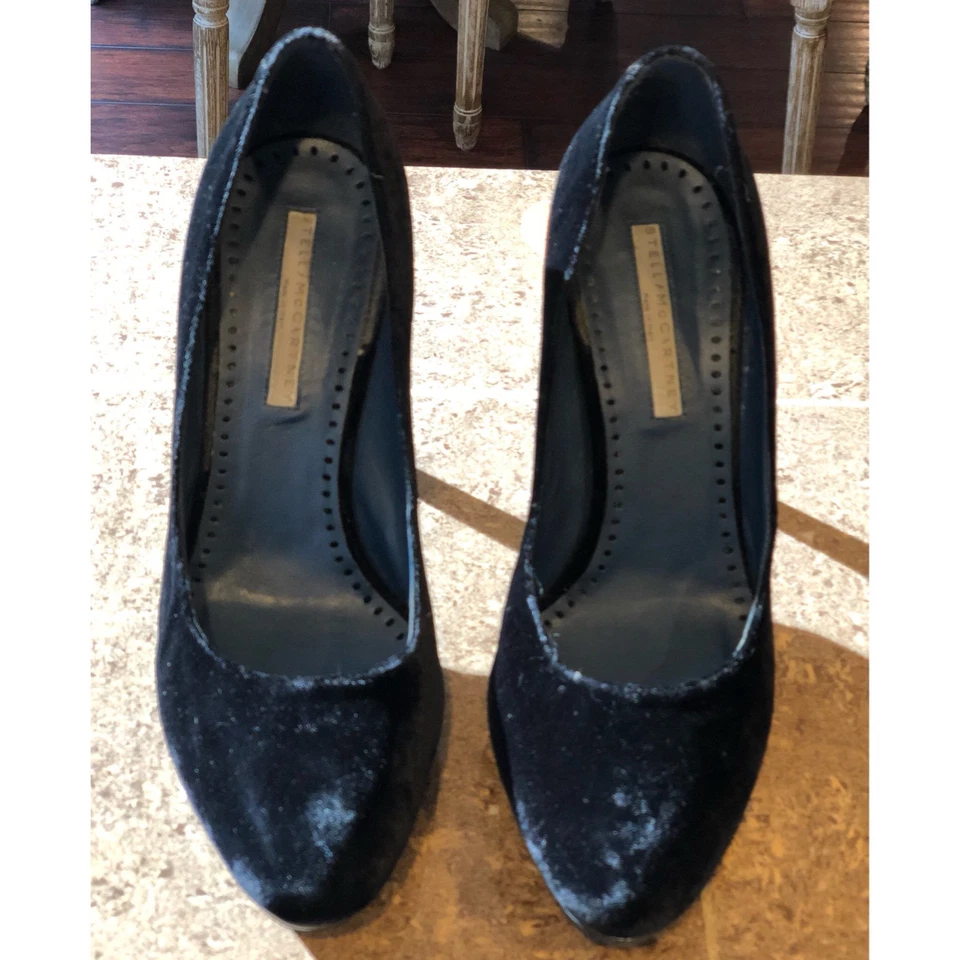 Stella McCartney 黑色天鹅绒漆皮圆头经典高跟鞋 8.5 M 码 — 第 2/4 张图片