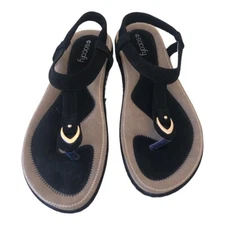 Socofy Black Suede w/ gold thong sandal with hardware Size 11.5M 