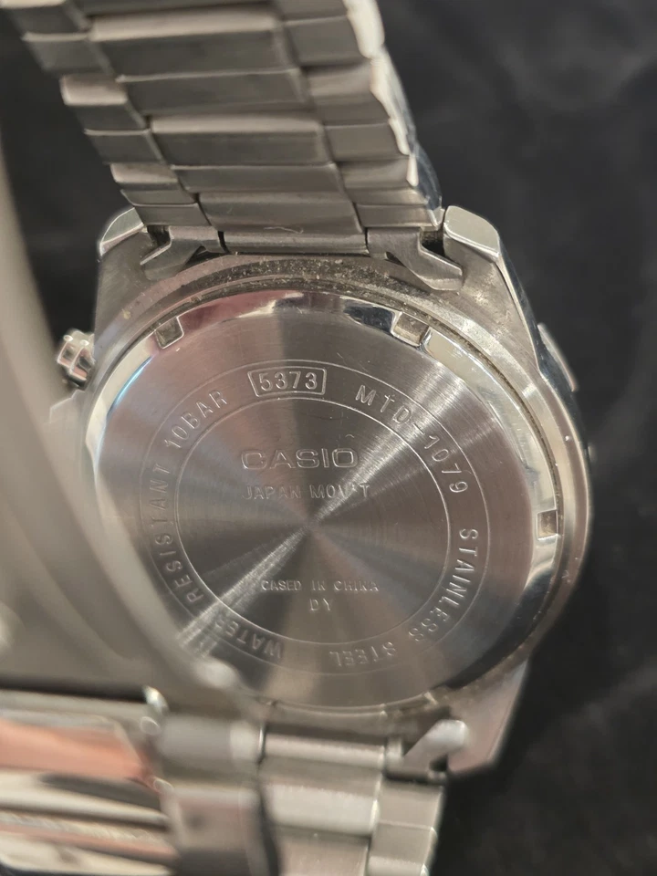 reloj casio iluminador hombre MTD1079D-1AV Foto 2 de 4