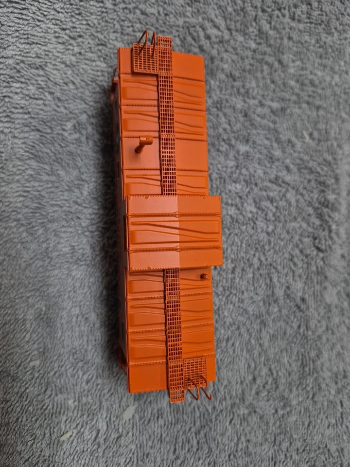 Walthers-International Wide-Vision Caboose - Ready to Run -- Illinois Central Gu - Image 2 of 4