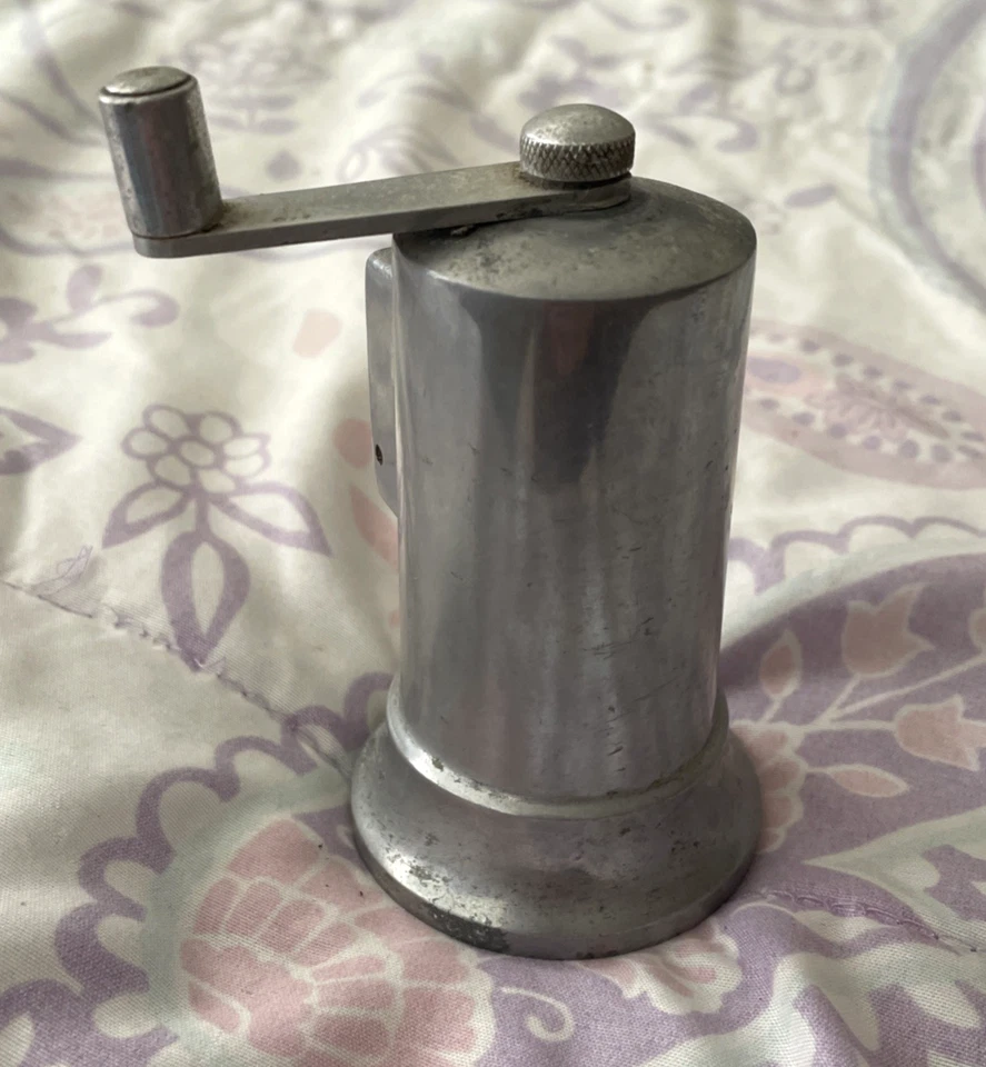 PERFEX ~ Aluminum ~ PEPPER MILL GRINDER ~ Made In France ~ Vintage ~ 4 Inches ~ - Image 4 of 4