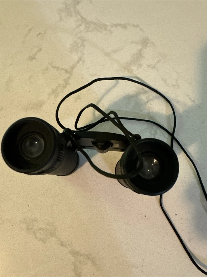 Promaster 8x21 Compact Roof Prism Binoculars - Image 4 of 4