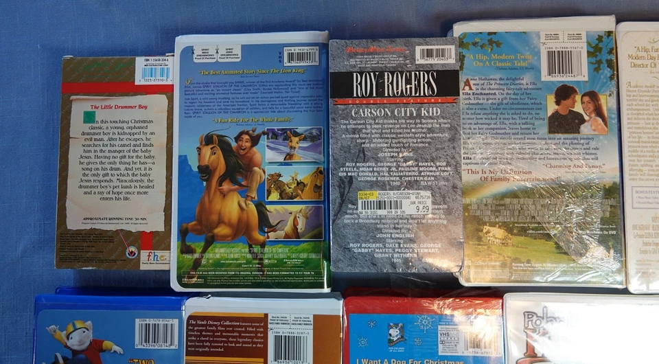 LOT 11 VHS TAPES CHILDREN: GENTLE BEN, STUART LITTLE 2, LITTLE DRUMMER BOY + - Image 3 of 4