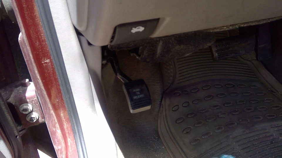 Conjunto de pedal de freno de estacionamiento Buick Century 2000 unidad de emergencia completa OEM Foto 4 de 4