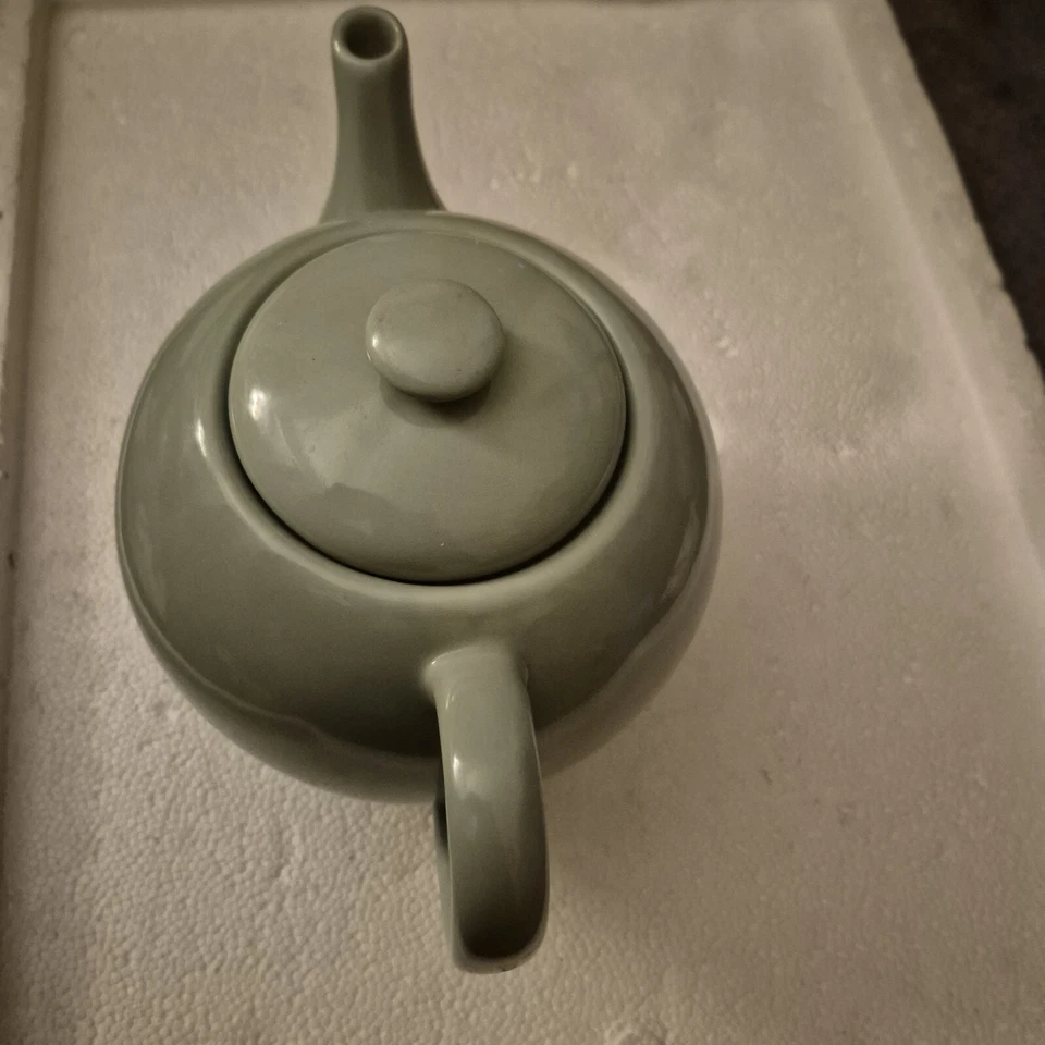 RSVP Tetera Internacional JCPenney STONEWARE Verde Oliva 42oz Con Tapa Totalmente Nueva Foto 2 de 4