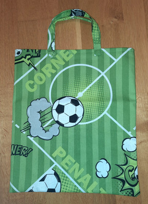 Stofftasche Einkaufstasche Stoffbeutel Handmade * grün mit Fußball Motiven