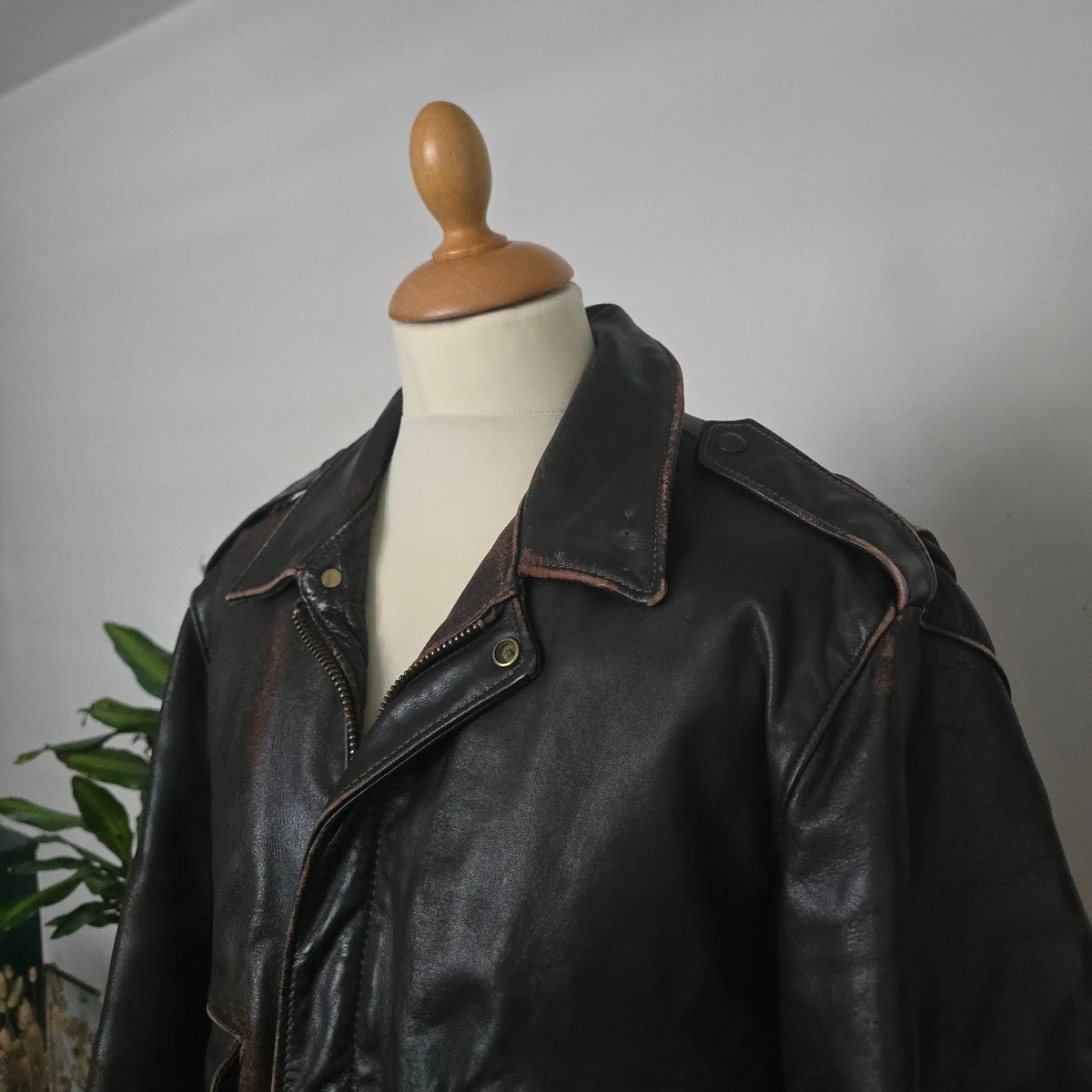 Chaqueta de bombardero de vuelo de cuero de vaca marrón Schott 184SM A-2 de colección años 70 talla 48