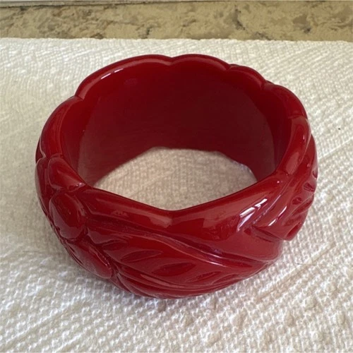 Bakelite Vintage Red Carved Bangle Bracelet with Floral Design Art Deco Jewelry