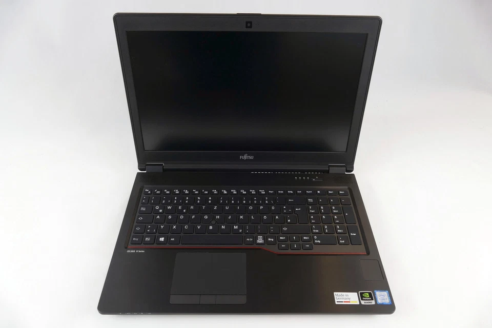 Fujitsu Celsius H780 Workstation 15,6" i7, 6 Kerne 32GB Ram 512 GB Kühler gerein - Bild 3 von 4