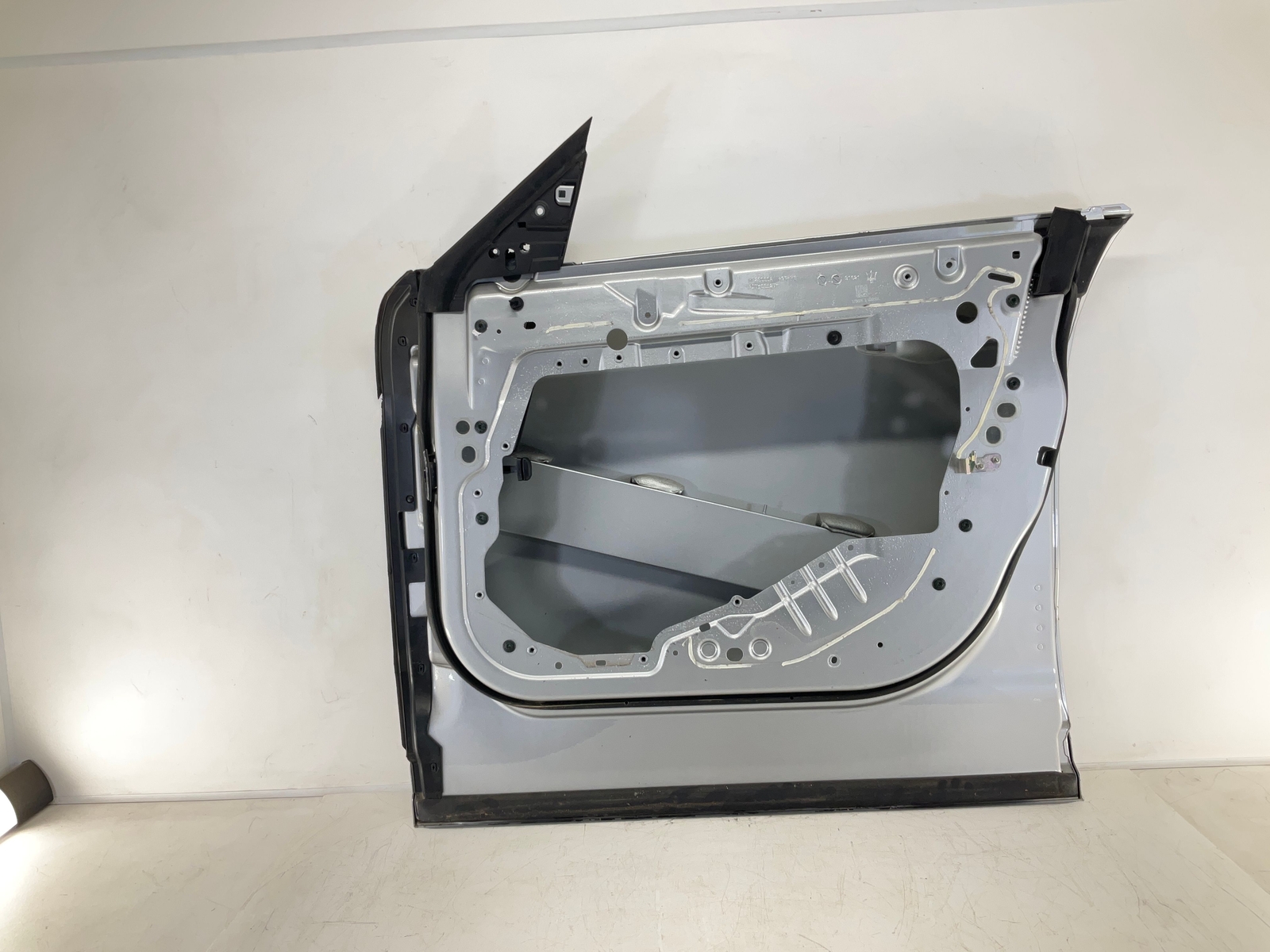 17-20 MASERATI Levante Exterior Front Right Passenger Door Shell OEM C