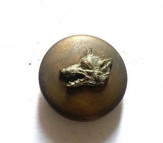 Ancien Bouton de chasse vénerie décor relief Loup