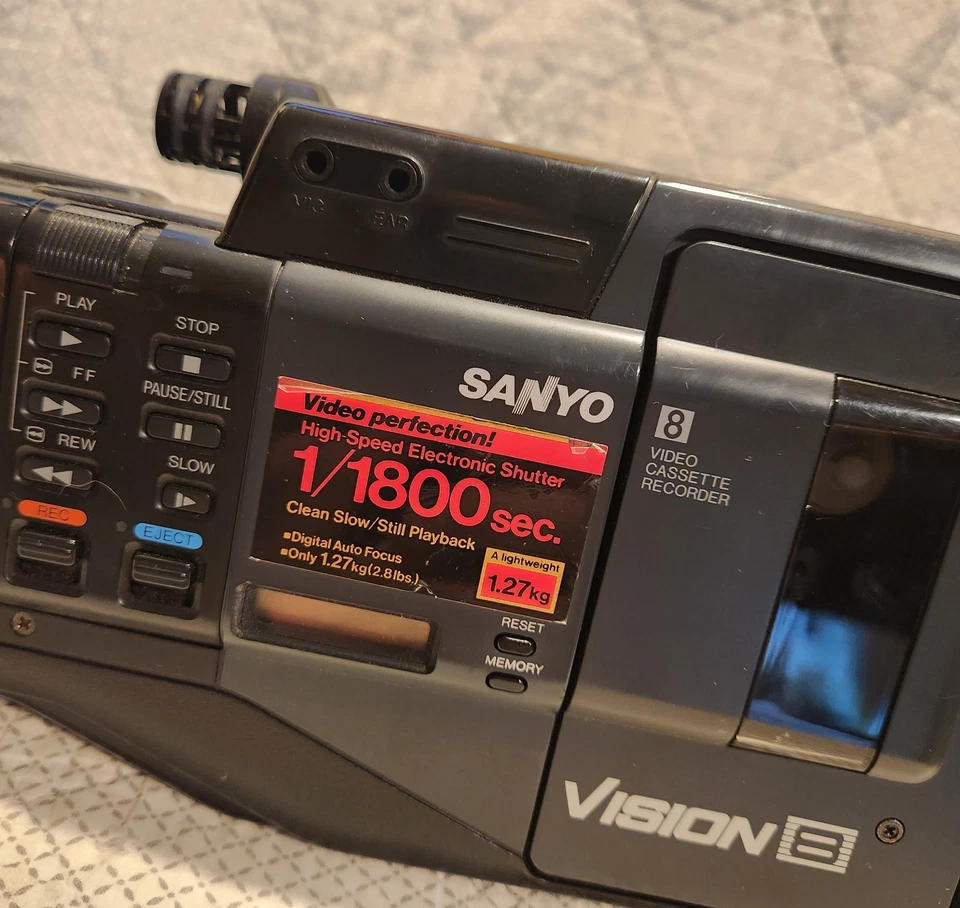Vintage Sanyo 8mm Video Camcorder VM-D1 Vision 8 No Battery Parts Only 80s - Image 4 of 4
