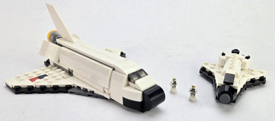 2 LEGO Space Shuttles from Set 31134 and 21312 w tiny figures