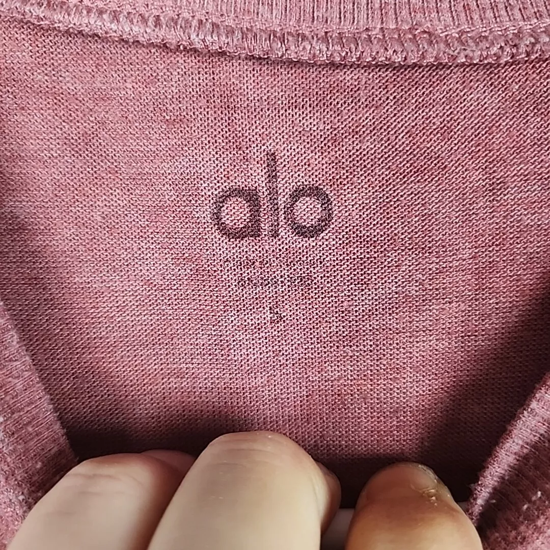 alo-yoga glimpse side slit logo outdoor casual sweatshirt