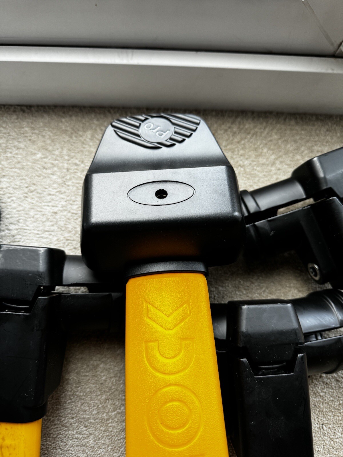 Halfords Universal Steering Wheel Lock for Cars Vans Heavy Duty Anti