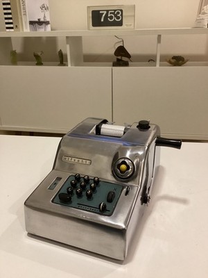 OLIVETTI SUMMA PRIMA 15 ADDING MACHINE. SILVER METAL. MARCELO NIZZOLI DESIGN 50s