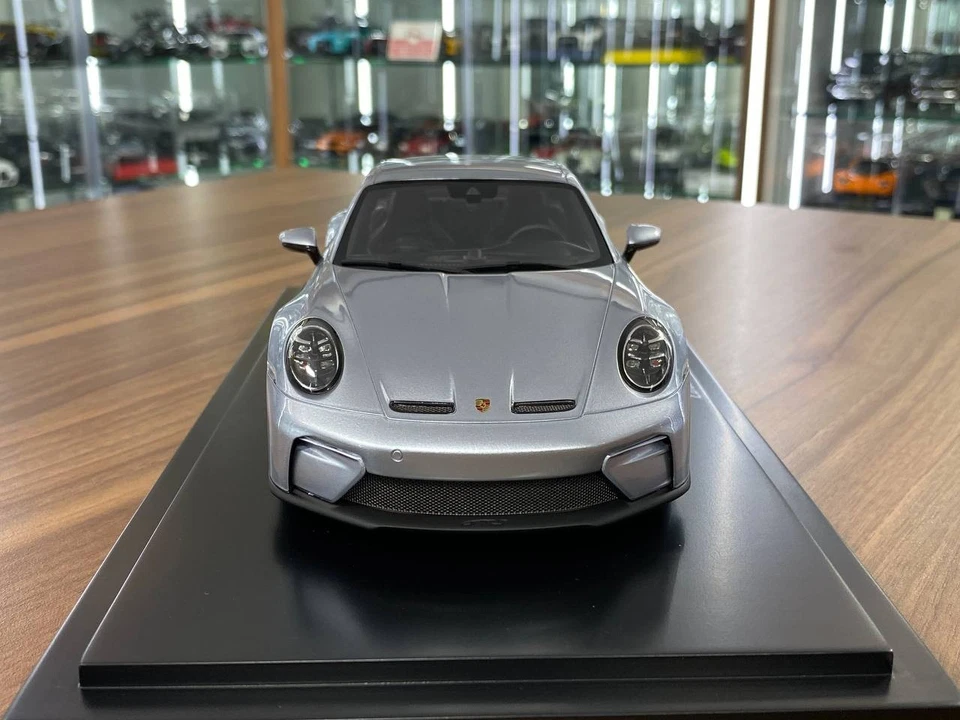 Spark Porsche 911 GT3 Touring 2025 Polarsilver Limited 911 шт. [смола 1/18] - Изображение 2 из 4