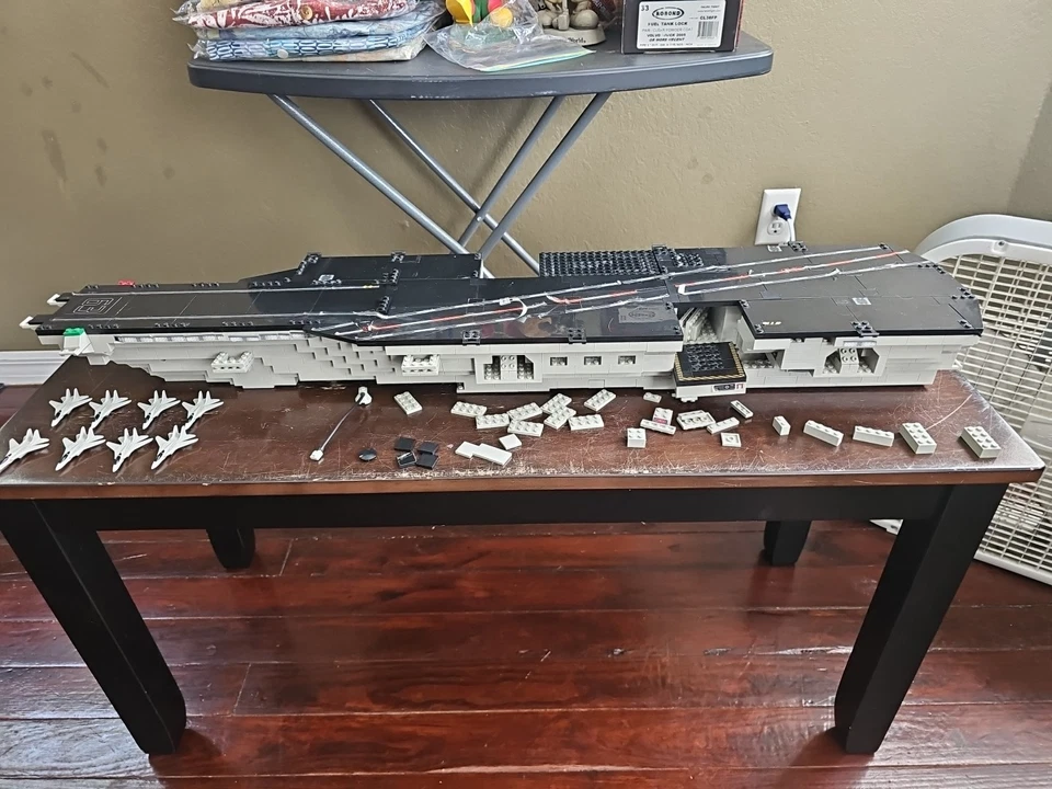 MEGA BLOKS PROBUILDER #9780 USS Kittyhawk com caixa e livro de instruções 90%? - Imagem 3 de 4