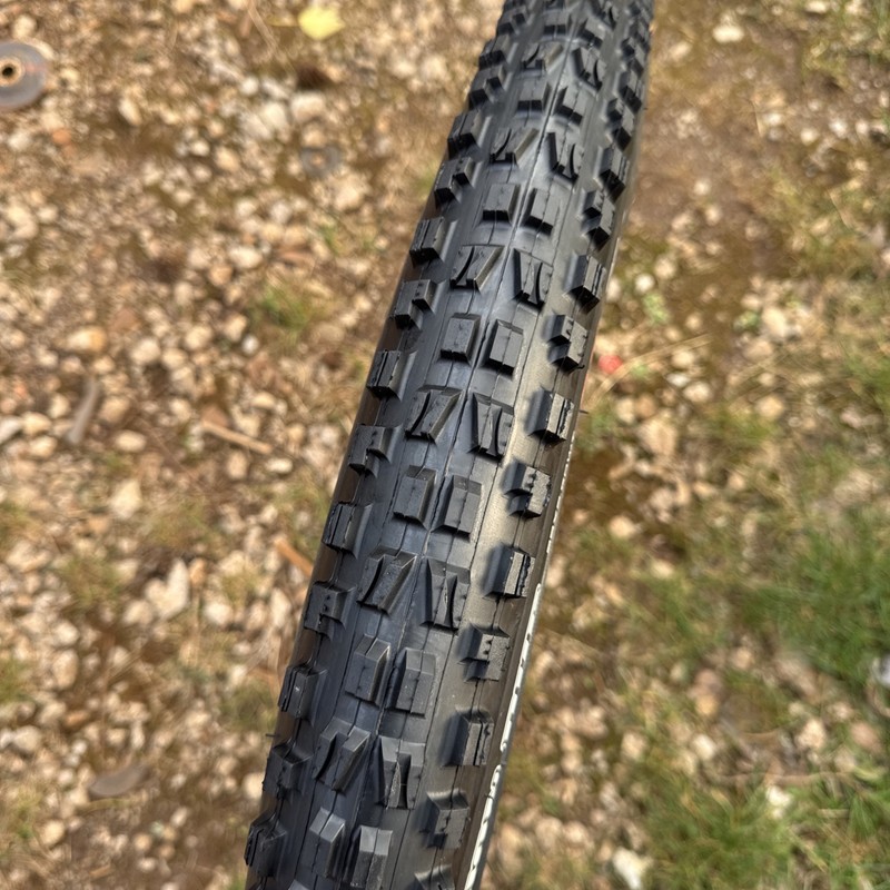 Maxxis Minion DHF 3C MaxxGrip Downhill Folding Tyre 29 x 2.5